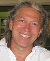Dr. Helmut Novak